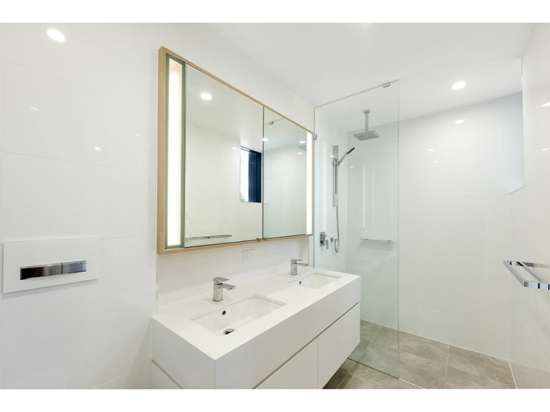 404/95 Old Burleigh Road, Broadbeach QLD 4218