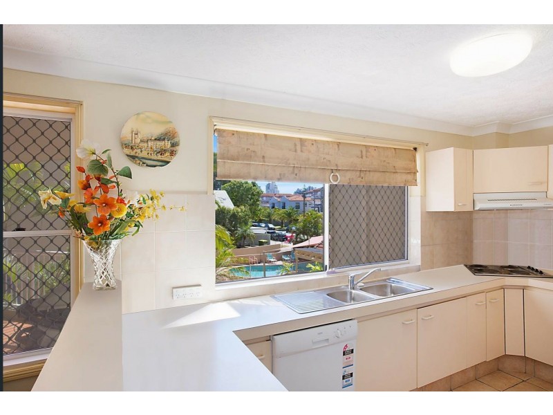 8/16 Jubilee Avenue, Broadbeach QLD 4218
