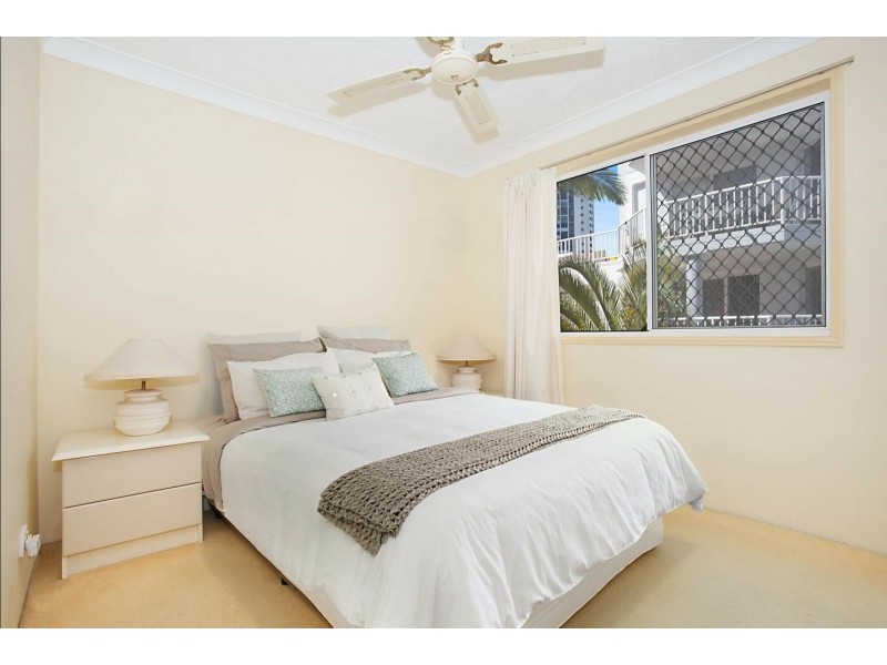 8/16 Jubilee Avenue, Broadbeach QLD 4218