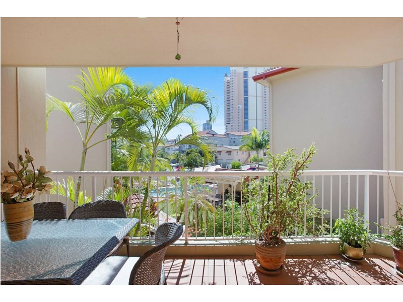 8/16 Jubilee Avenue, Broadbeach QLD 4218