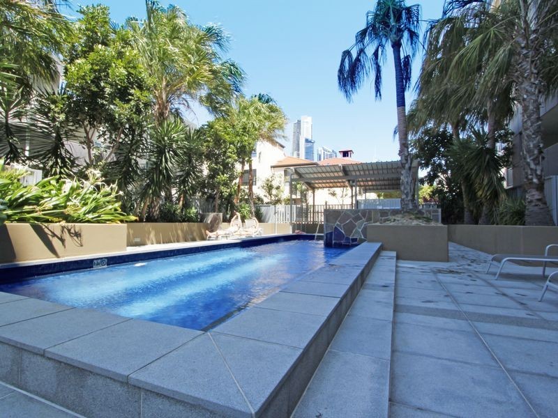 18/53 Darrambal Street, Chevron Island QLD 4217