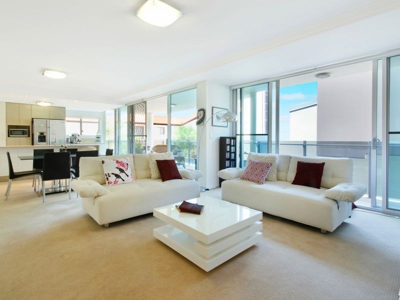 18/53 Darrambal Street, Chevron Island QLD 4217