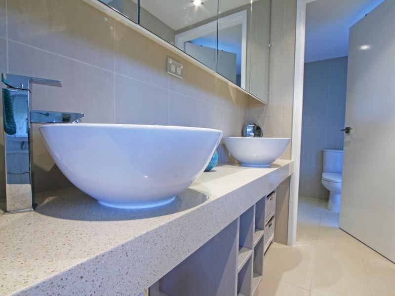 18/53 Darrambal Street, Chevron Island QLD 4217