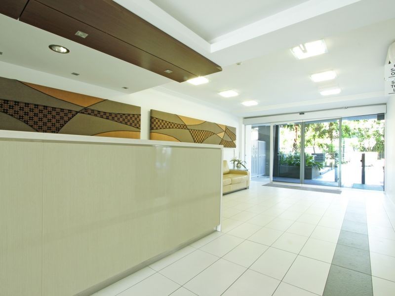 18/53 Darrambal Street, Chevron Island QLD 4217