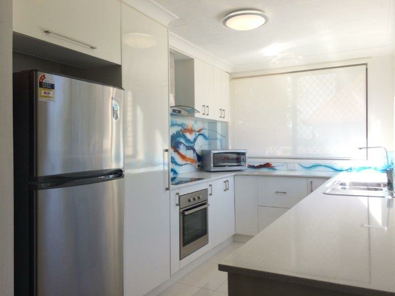 1/8 Queensland Avenue, Broadbeach QLD 4218