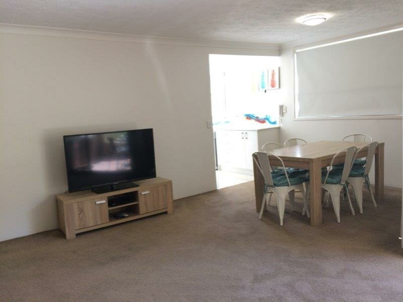 1/8 Queensland Avenue, Broadbeach QLD 4218