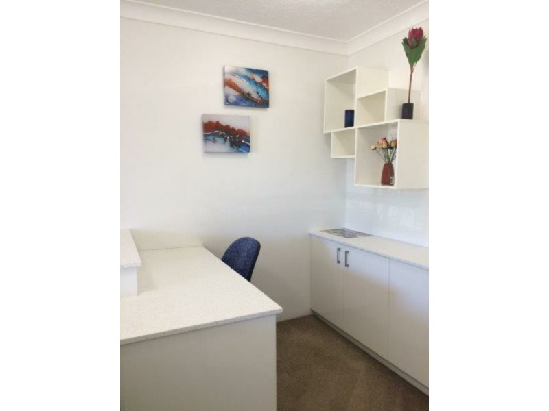 1/8 Queensland Avenue, Broadbeach QLD 4218