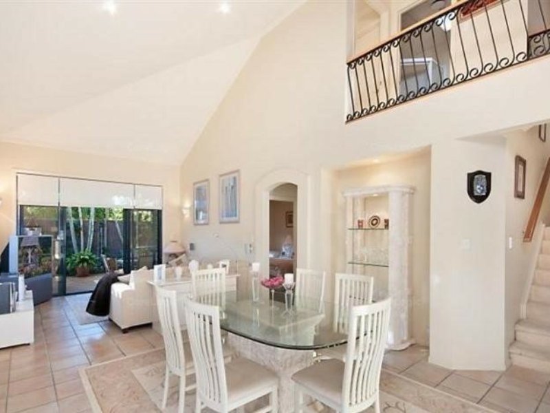 1/18 Poinciana Crescent, Bundall QLD 4217