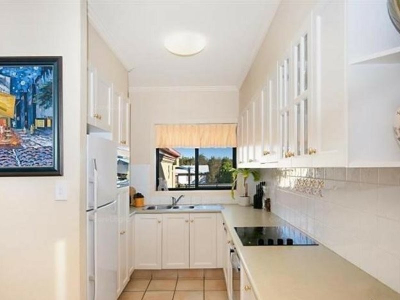 1/18 Poinciana Crescent, Bundall QLD 4217