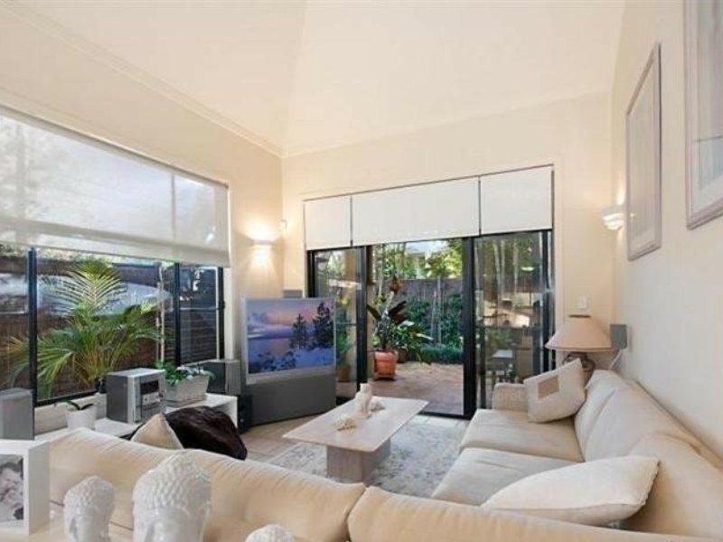 1/18 Poinciana Crescent, Bundall QLD 4217