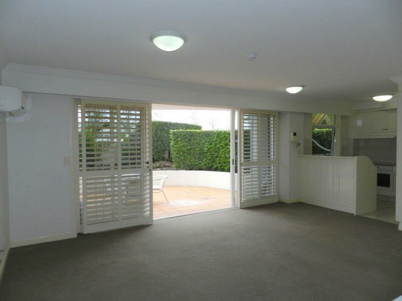 1111/24 Queensland Avenue, Broadbeach QLD 4218