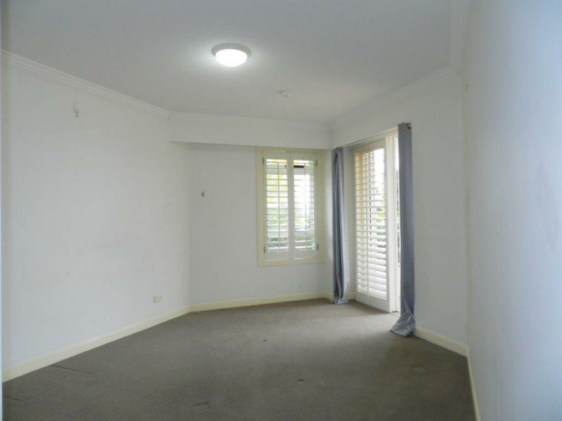 1111/24 Queensland Avenue, Broadbeach QLD 4218