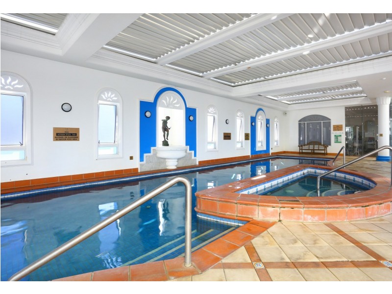 1111/24 Queensland Avenue, Broadbeach QLD 4218