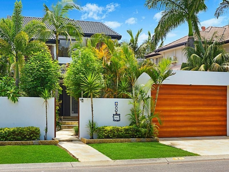 8 Wollundry Place, Mermaid Waters QLD 4218