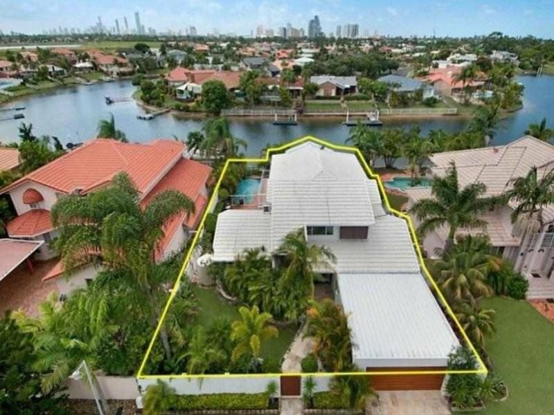 8 Wollundry Place, Mermaid Waters QLD 4218