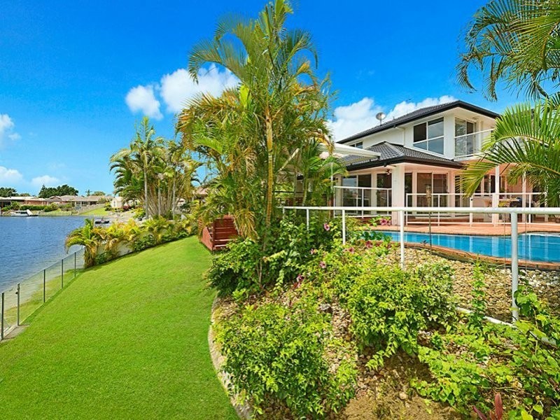 8 Wollundry Place, Mermaid Waters QLD 4218