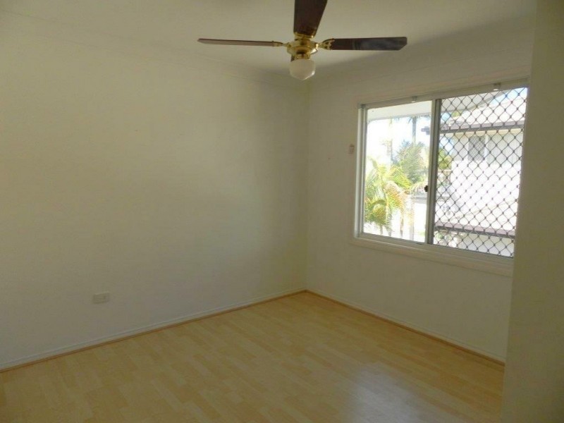 8 Wollundry Place, Mermaid Waters QLD 4218