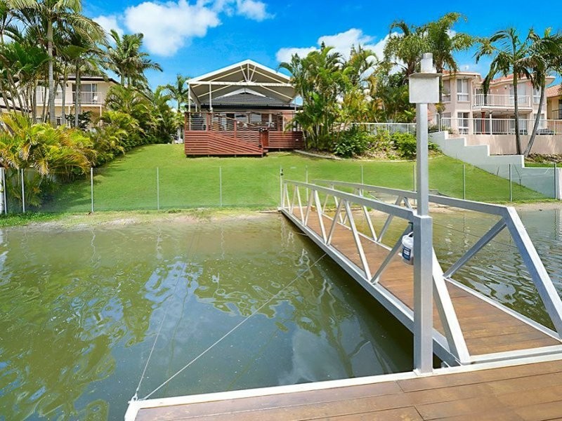8 Wollundry Place, Mermaid Waters QLD 4218
