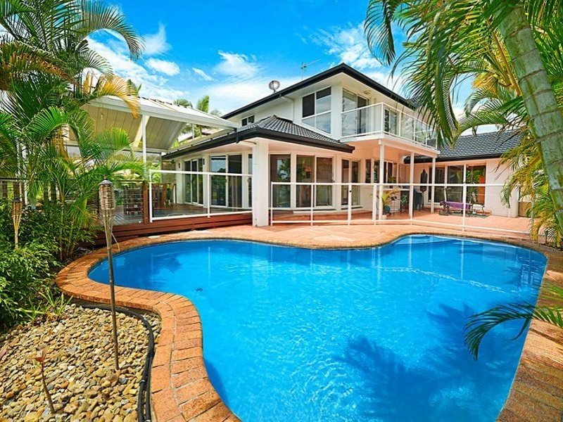 8 Wollundry Place, Mermaid Waters QLD 4218