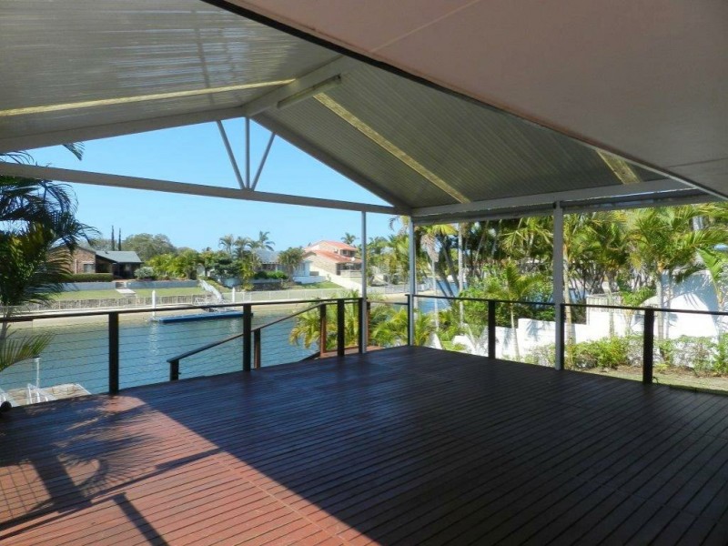 8 Wollundry Place, Mermaid Waters QLD 4218