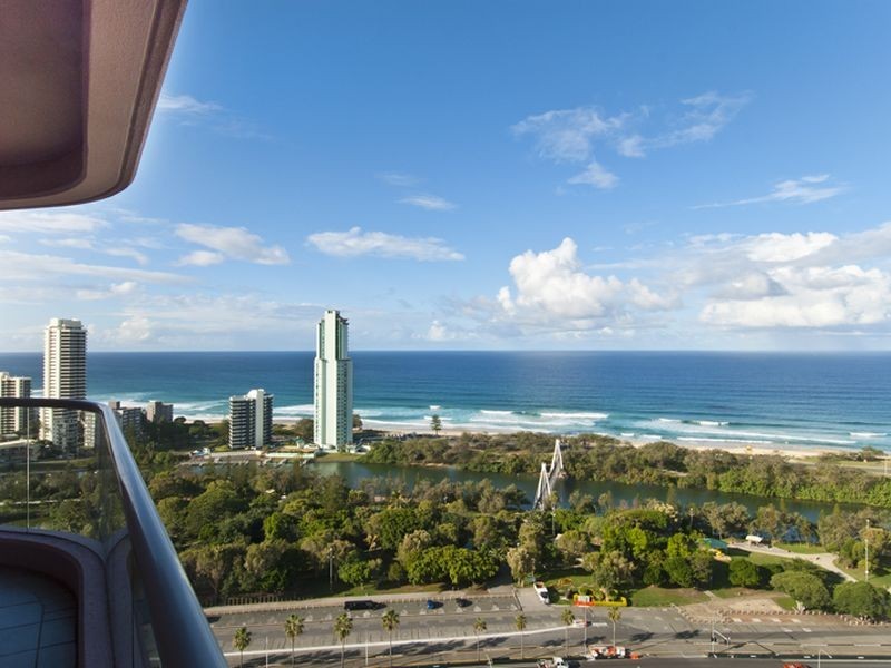 140/12 Commodore Drive, Paradise Waters QLD 4217