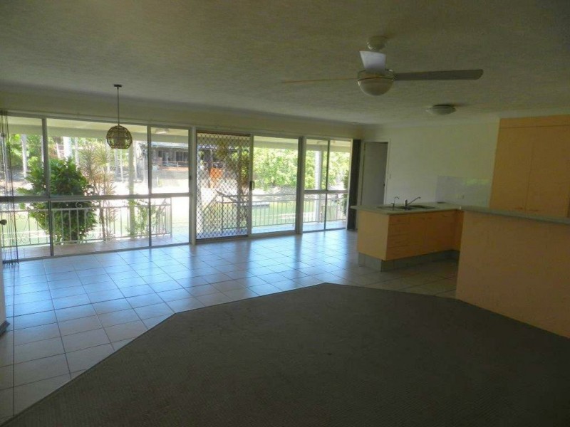 8 Key West, Broadbeach Waters QLD 4218