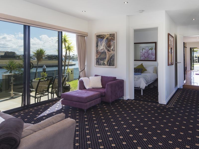 22 Parklane Terrace, Sovereign Islands QLD 4216