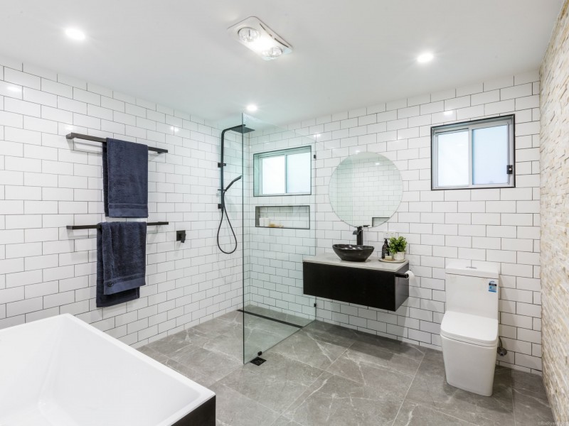 101 Barrier Reef Drive, Mermaid Waters QLD 4218