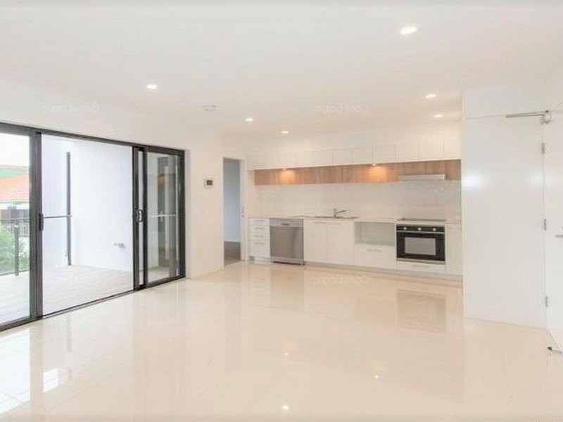 203/9 Hooker Blvd, Broadbeach QLD 4218