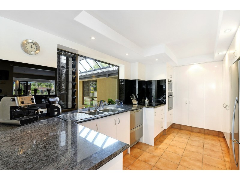 9 Bombala Street, Broadbeach Waters QLD 4218