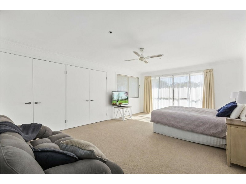 9 Bombala Street, Broadbeach Waters QLD 4218