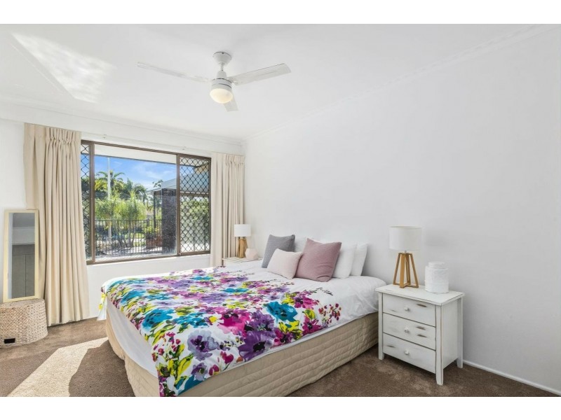 9 Bombala Street, Broadbeach Waters QLD 4218