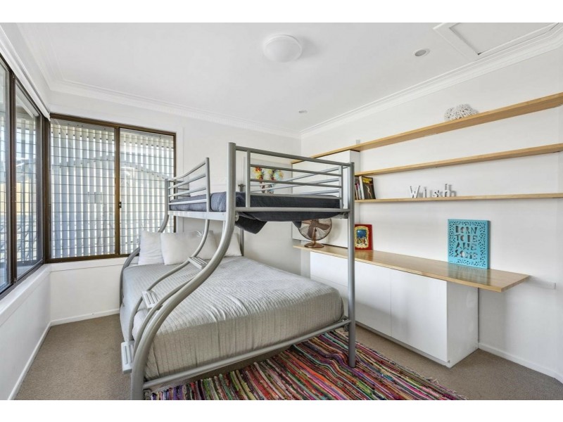 9 Bombala Street, Broadbeach Waters QLD 4218