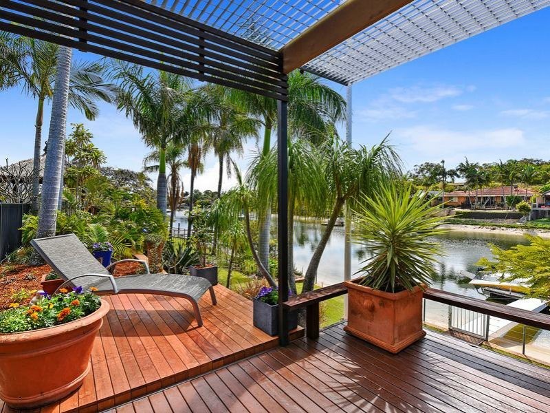 9 Bombala Street, Broadbeach Waters QLD 4218