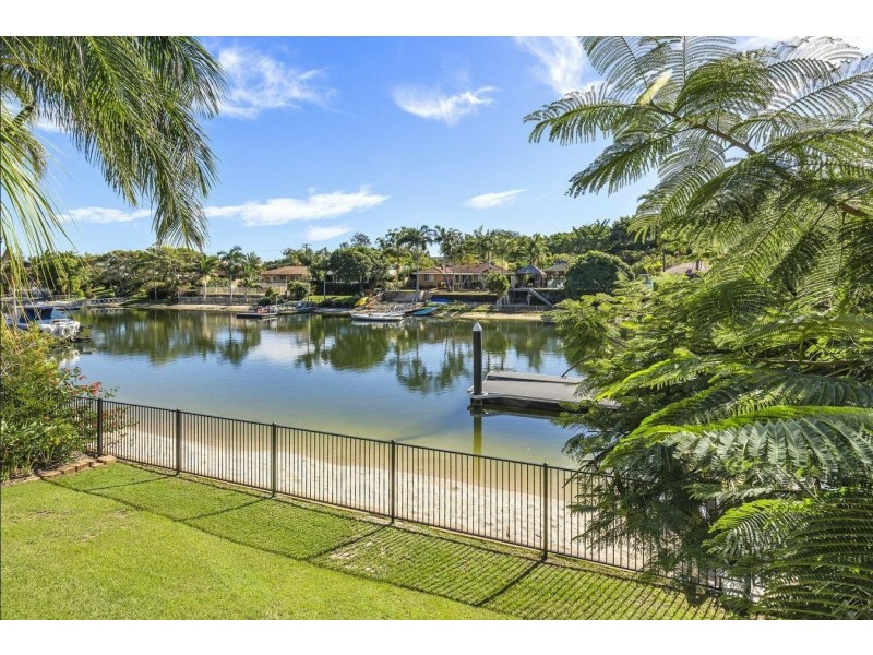 9 Bombala Street, Broadbeach Waters QLD 4218