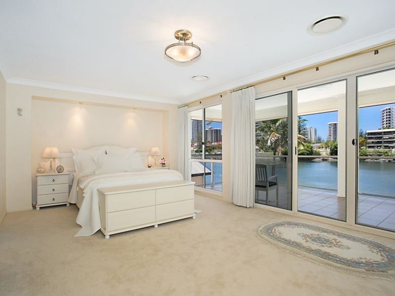 24 Amalfi Drive, Isle Of Capri QLD 4217