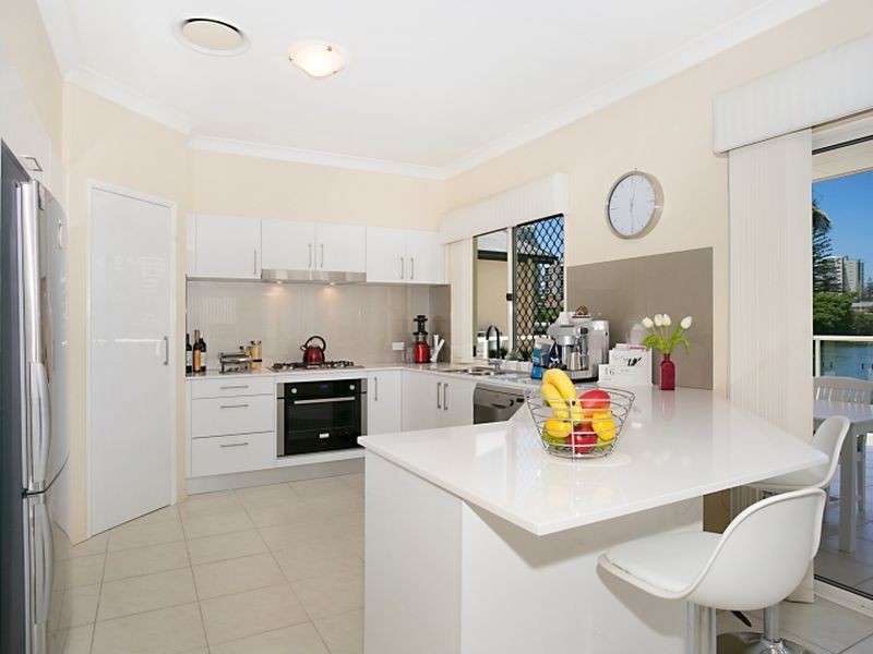 24 Amalfi Drive, Isle Of Capri QLD 4217