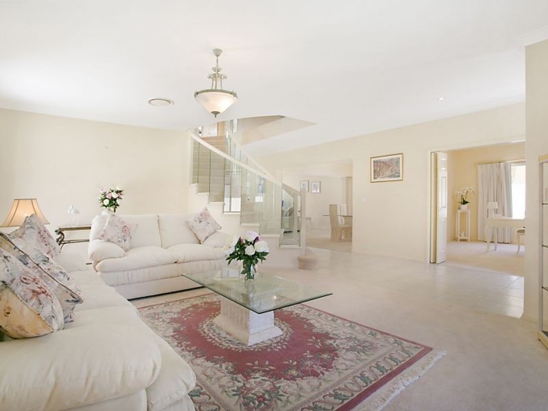 24 Amalfi Drive, Isle Of Capri QLD 4217