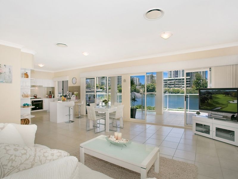 24 Amalfi Drive, Isle Of Capri QLD 4217