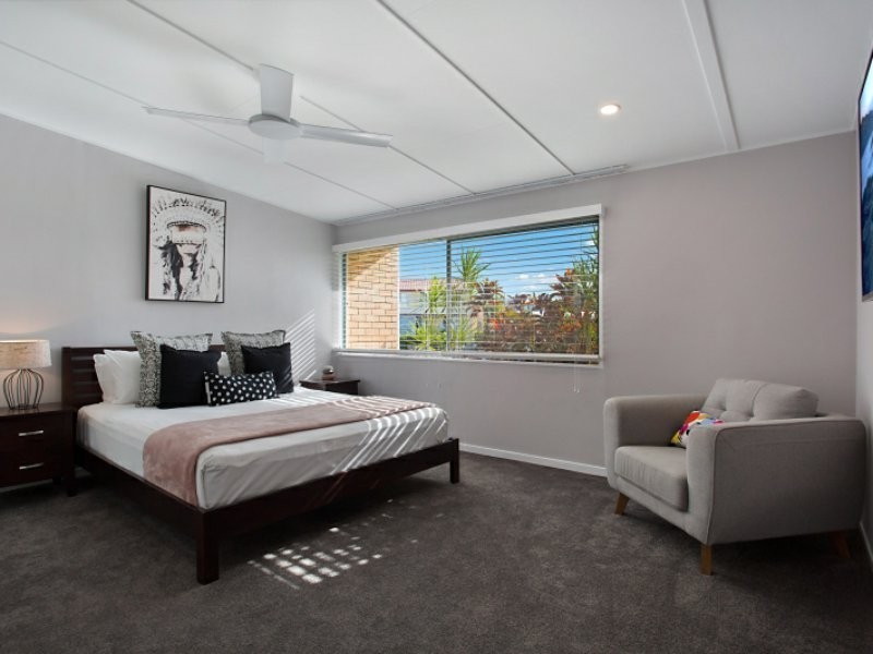 25 Summerland Key, Broadbeach Waters QLD 4218