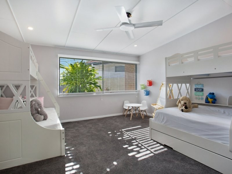 25 Summerland Key, Broadbeach Waters QLD 4218