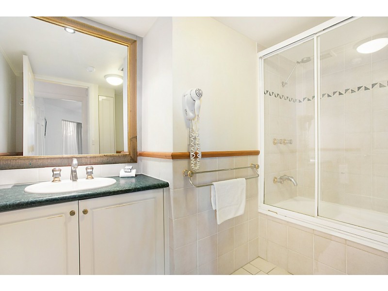1104/24 Queensland Avenue, Broadbeach QLD 4218