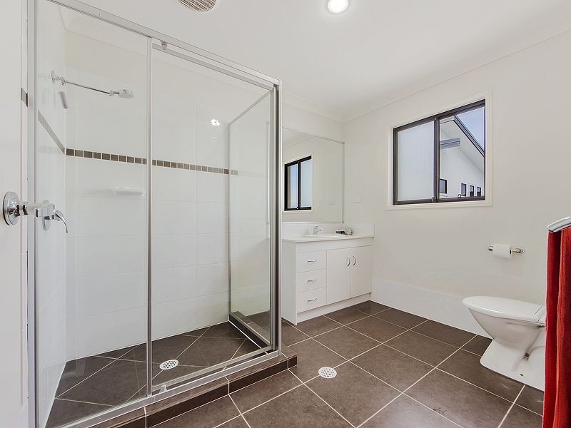 48 Azzurra Drive, Varsity Lakes QLD 4227
