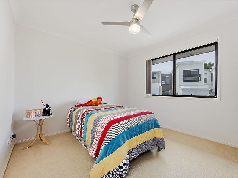 48 Azzurra Drive, Varsity Lakes QLD 4227