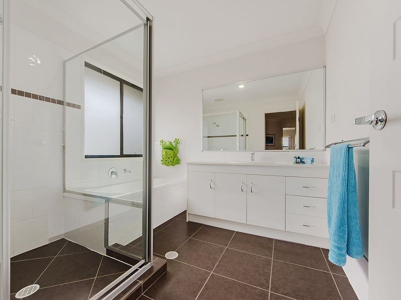 48 Azzurra Drive, Varsity Lakes QLD 4227