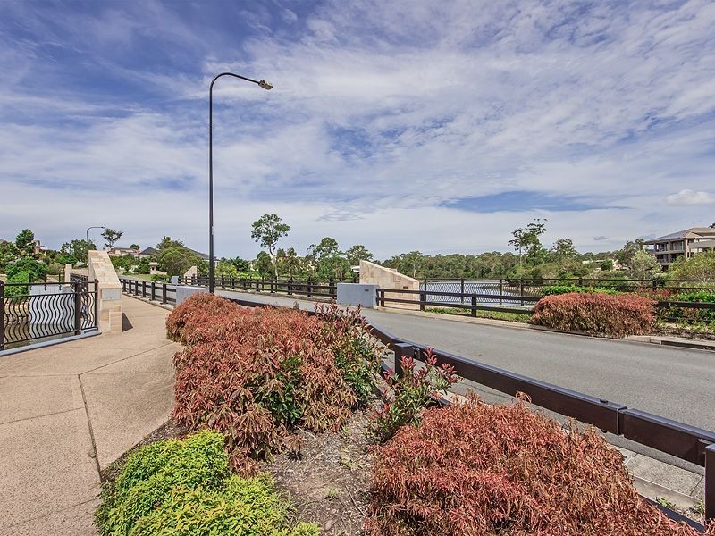 48 Azzurra Drive, Varsity Lakes QLD 4227