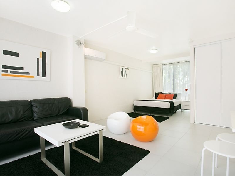 17/2877 Gold Coast Highway, Surfers Paradise QLD 4217