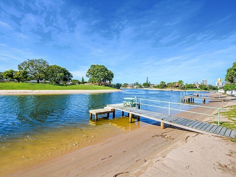 18 Cocos Crescent, Broadbeach Waters QLD 4218