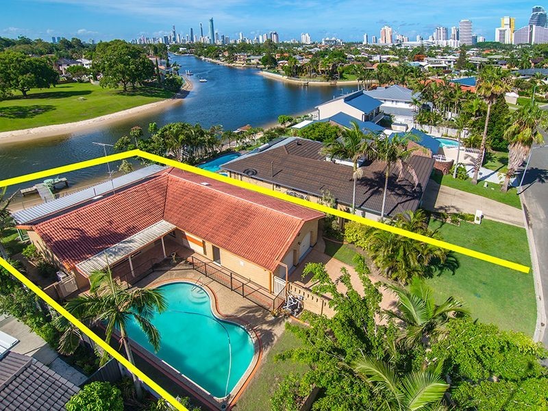 18 Cocos Crescent, Broadbeach Waters QLD 4218