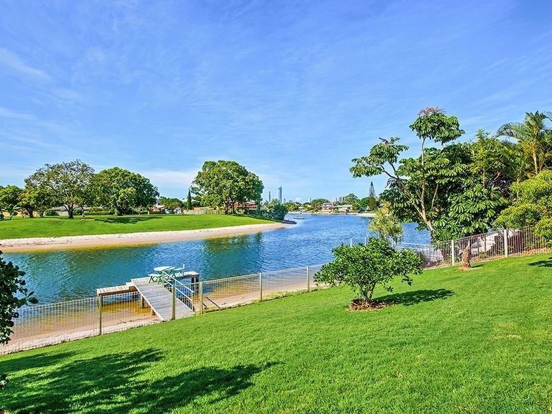 18 Cocos Crescent, Broadbeach Waters QLD 4218